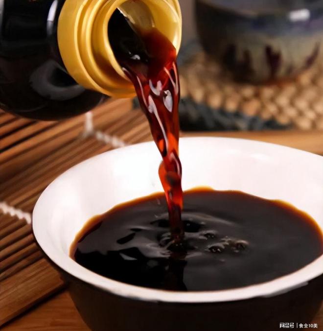 、蚝油到底啥区别？看完你就明白了冰球突破老抽、生抽、酱油、豉油(图2)